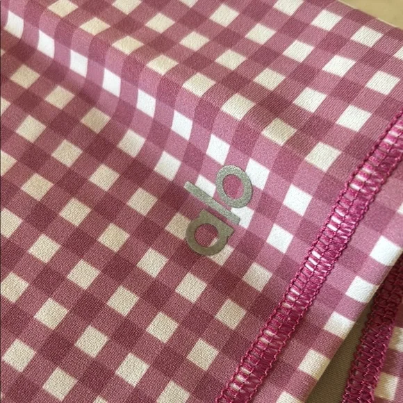 ALO Yoga Pink Gingham Set - Picture 4 of 6